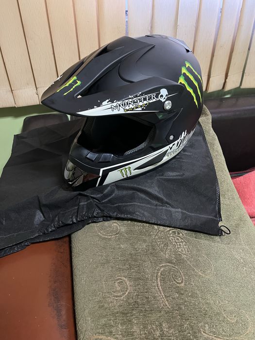 Продавам Каска Monster