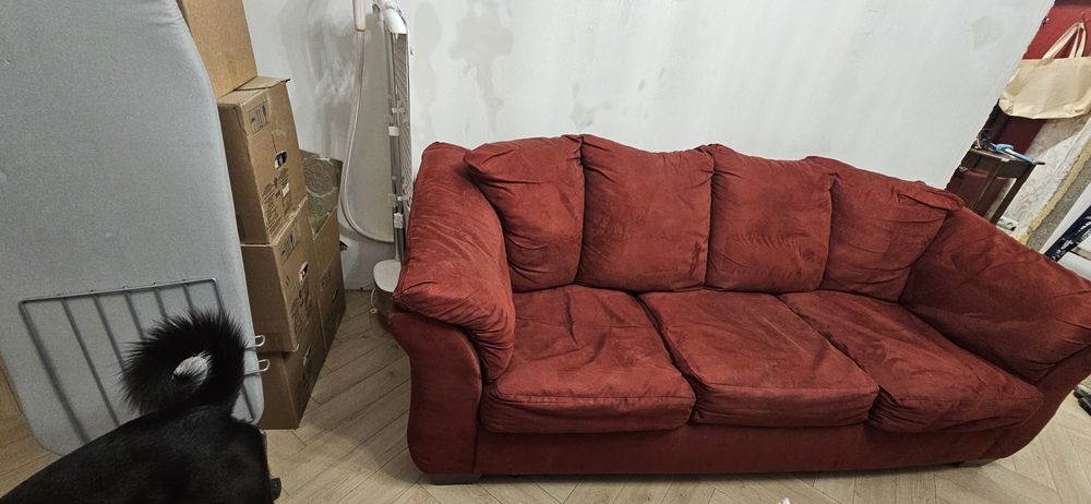 Диван - модель от Ashley HomeStore