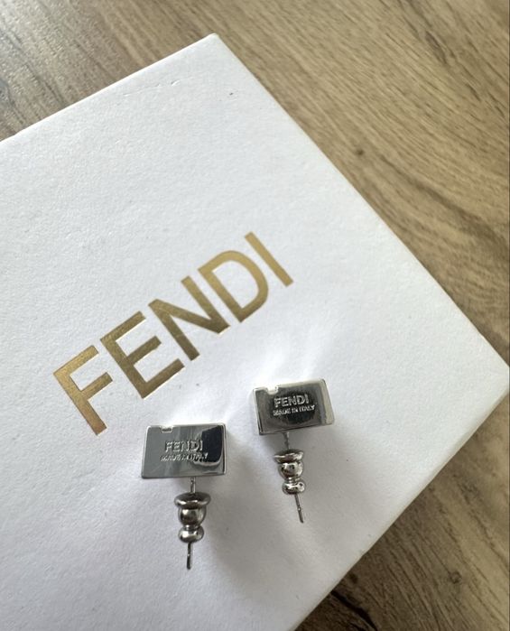 Дамски обеци сребристи с камък