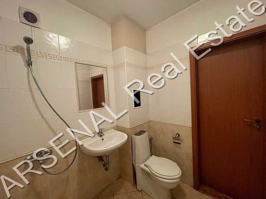 Продажба на двустаен апартамент, Медицинска академия