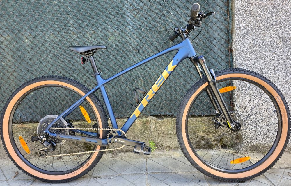 2026г. Trek Marlin 5 29  1x9 Shimano Cues, STR вилка на проходна ос Като нов L размер