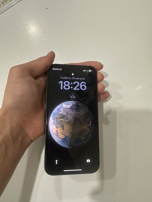 Продам Айфон 13.