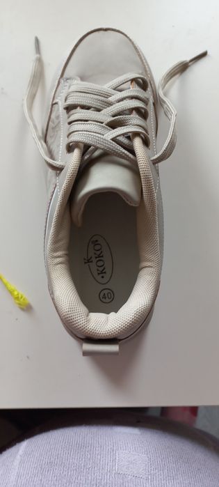 Кафяви маратонки