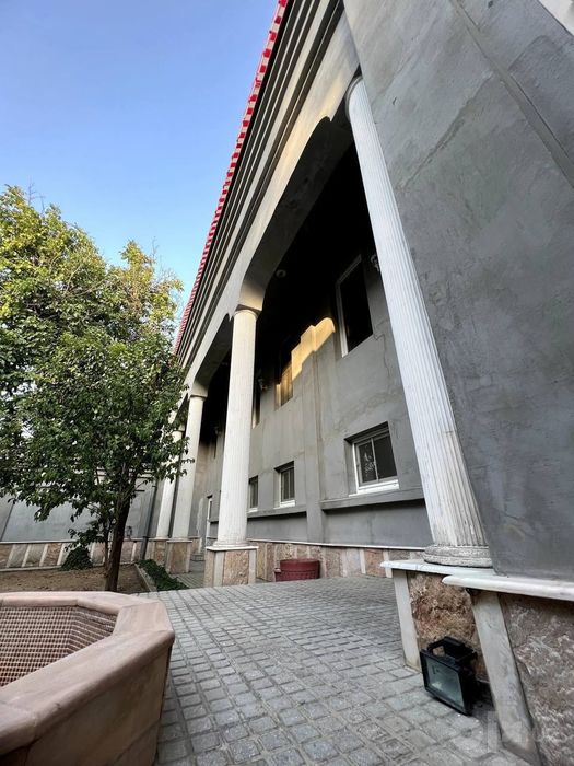 Продается 2 дома на участке 5 соток, ориентир:ул. Ивлиева, 580м²