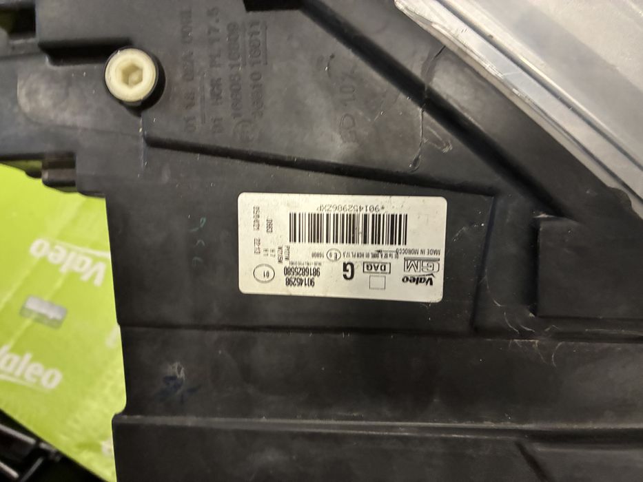 Фарове - ляв и десен за Опел комбо 2021 г