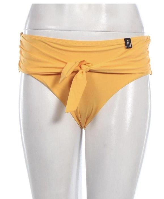 Жълт бански с връзка