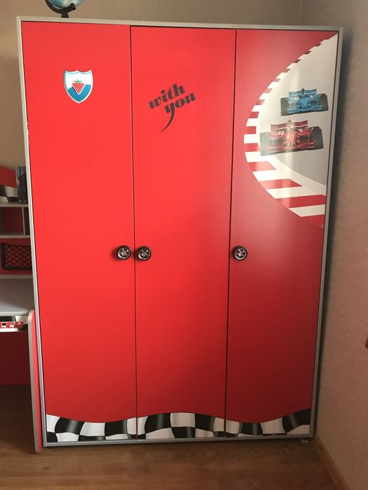 Продаётся подростковый гарнитур.