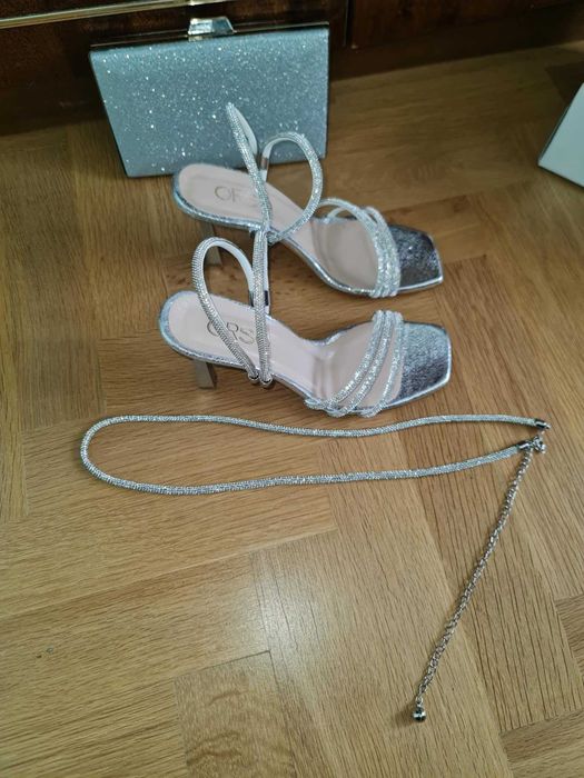 рокля, комплект с обувки, дамска чантичка и колие с обеци