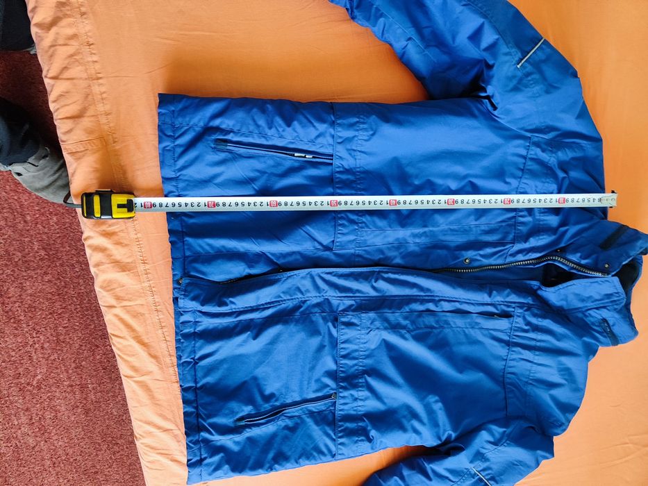 Кожено + едно спортно яке.60 +15 евро за синьото.