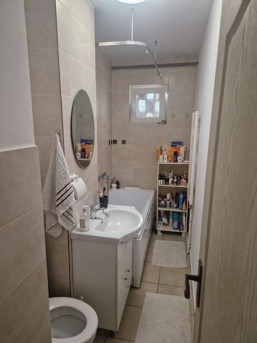 Vând apartament cu 3 camere, semidecomandat, etaj 1