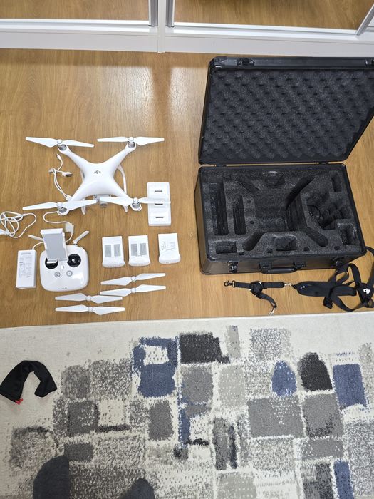 Dji Phantom 4  ,ca nouă  !