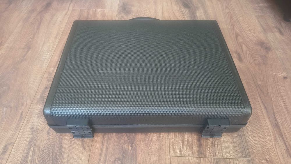 Бизнес куфар Samsonite Самсонайт с твърд карбонов корпус