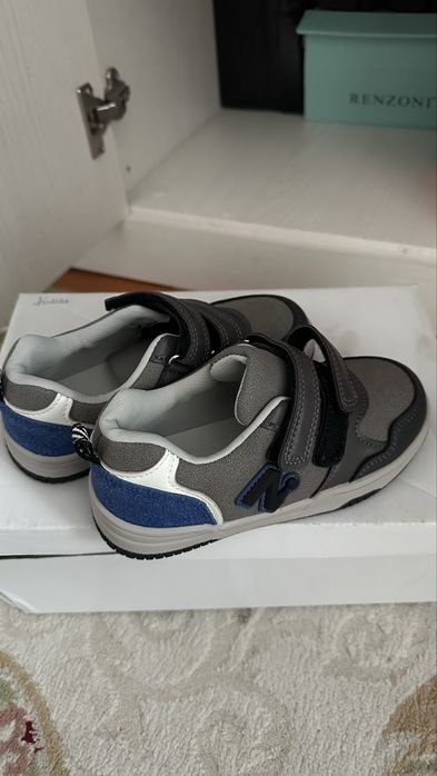 Новая обувь ,,Кросмовки,,