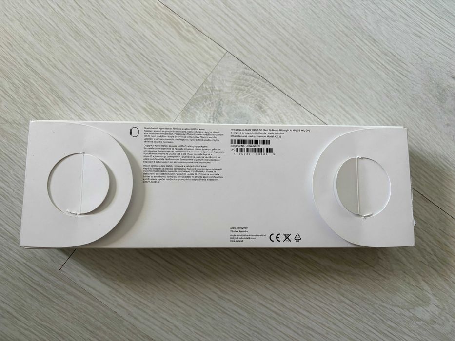 Apple Watch SE (2nd Gen) 44mm Midnight Aluminum на 90% батерия