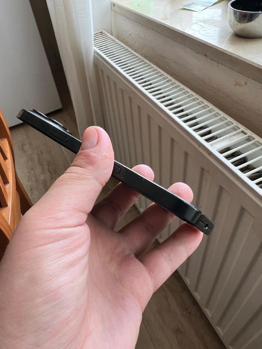 Vand iphone 16 pro 256 gb sa schimb cu modele mai noi(17 pro-17promax)