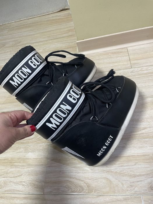 Moon boot черни боти
