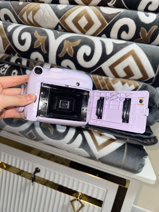 Instax камера продается