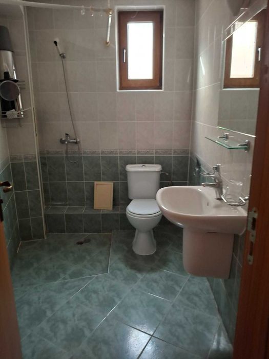 Предлагаме на Вашето внимание работещ семеен хотел в гр. Несебър