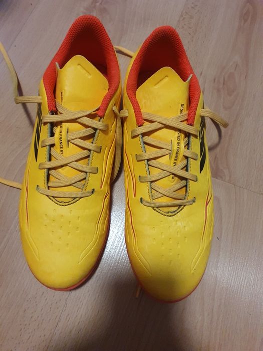 Бутонки за футбол н.38/24 см.