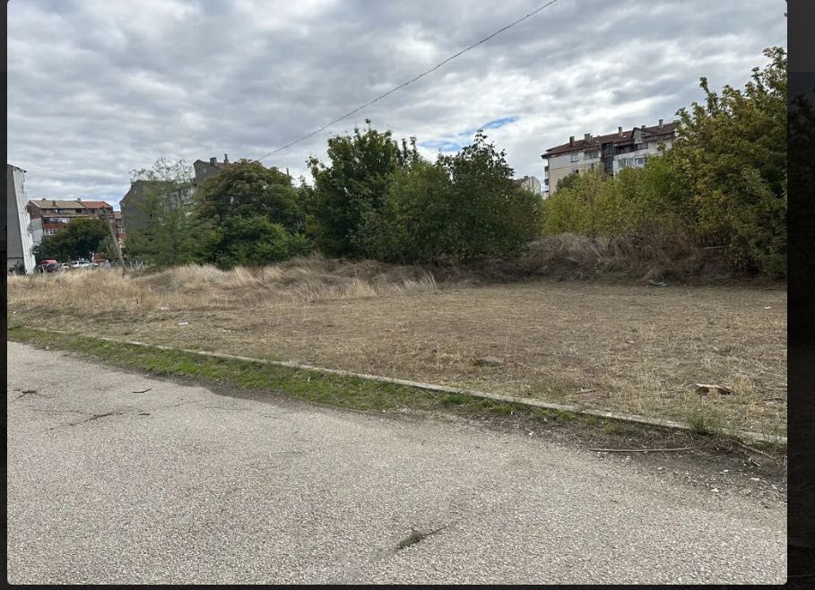 Продава се парцел с право на строеж в кв.Бонония