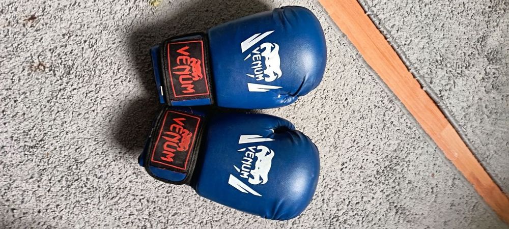 Boks perchatka sotiladi