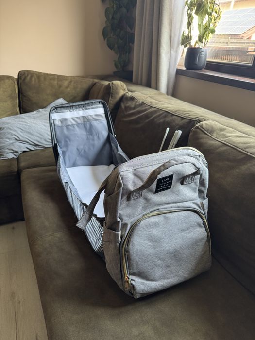 Ghiozdan multifuncțional pentru mămici – cu pătuț extensibil, nou