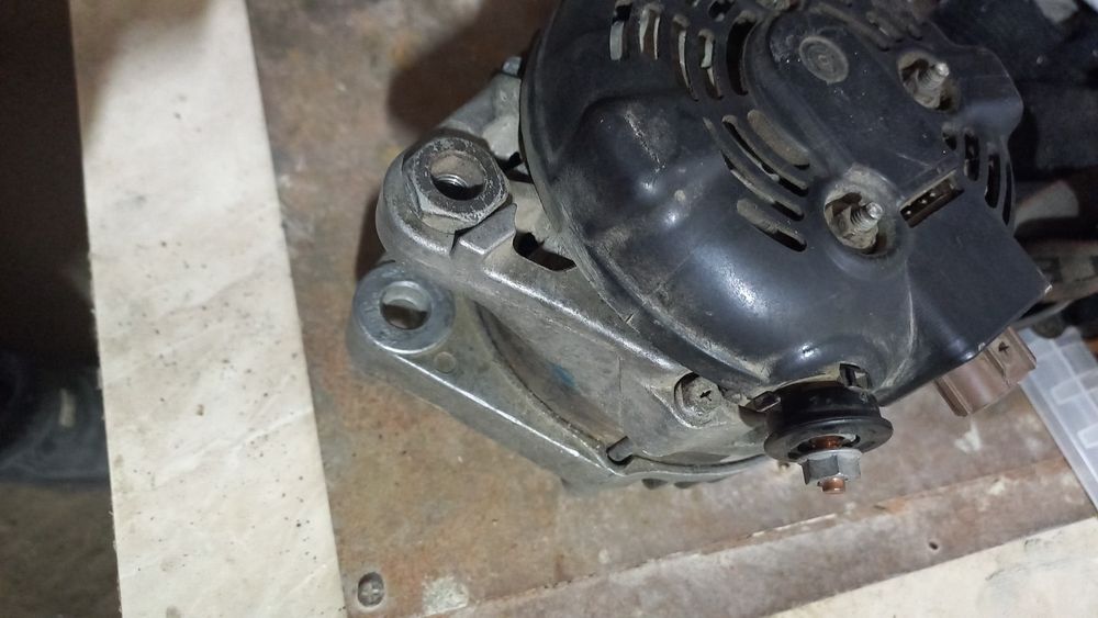 Продам генератор на автомобиль Тойота