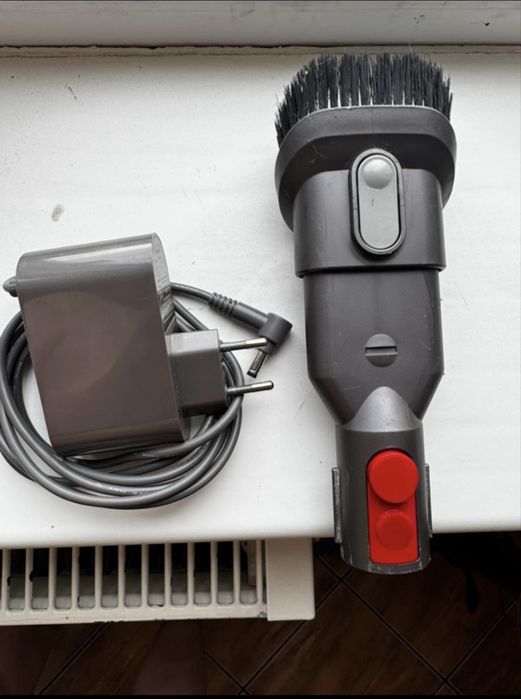 Dyson v10.