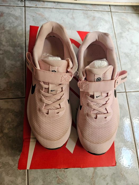 Маратонки Nike 37,5 розови