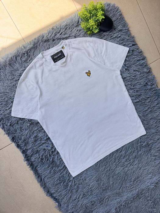 Снежнобьяла  тениска Lyle&Scott