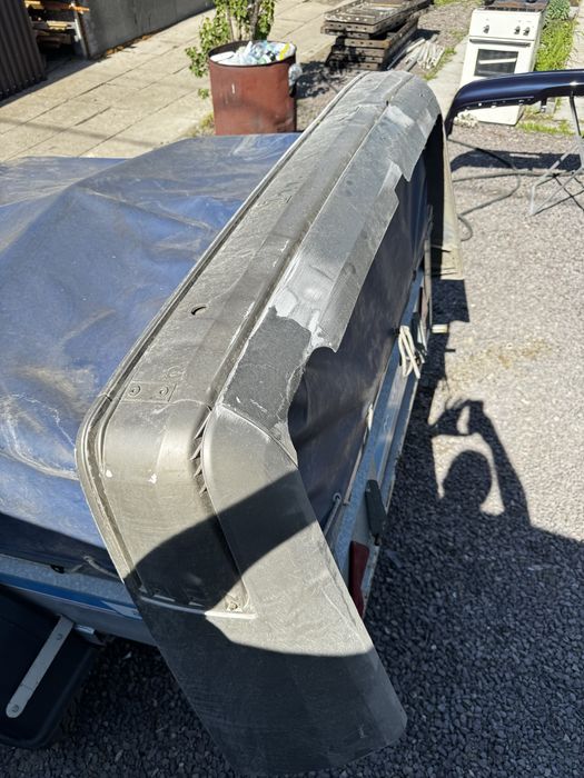 Задний бампер W124