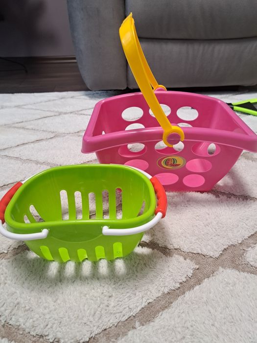 Детска дъска за гладене + ютия +две кошници за пазаруване