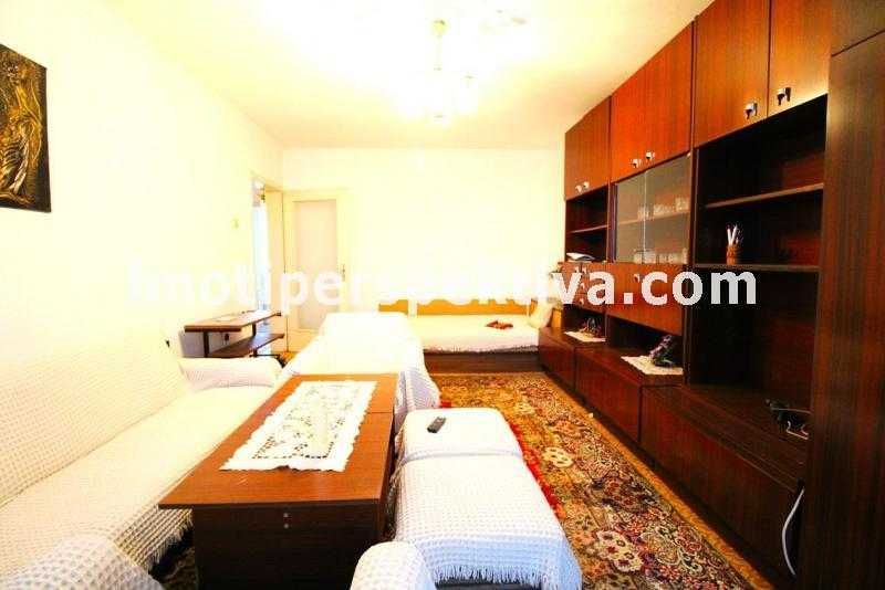 реф.18390 Три отделни стаи, среден етаж-Гагарин!