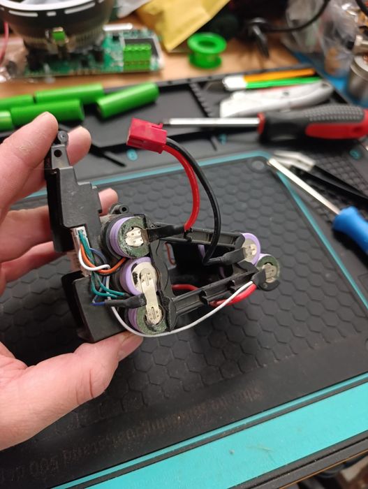 Reparatii baterii scule electrice ,trotinete și biciclete