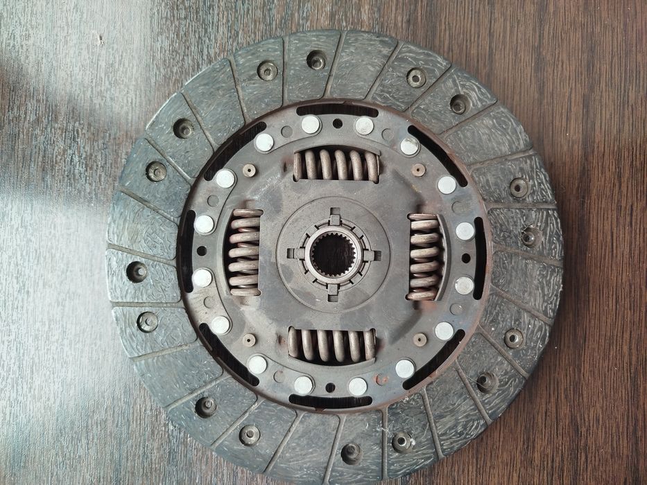 Продам диск сцепления на Пассат б3, двигатель 2е .