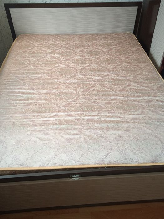 Продам спальный гарнитур