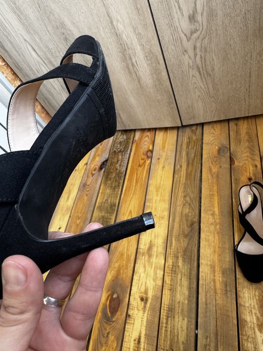 Продам новые босоножки