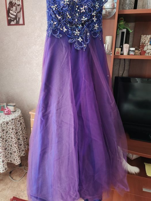 Продам шикарное платье.