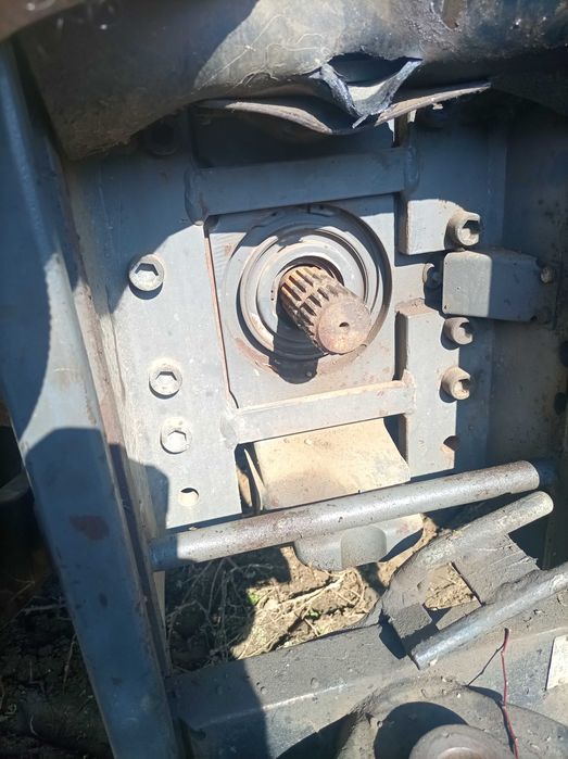 продавам трактор Valtra T203D с движение назад