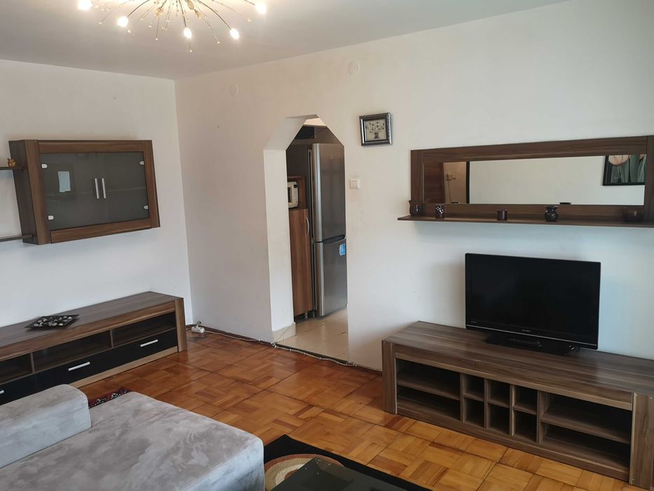 Inchiriez apartament Podgoria