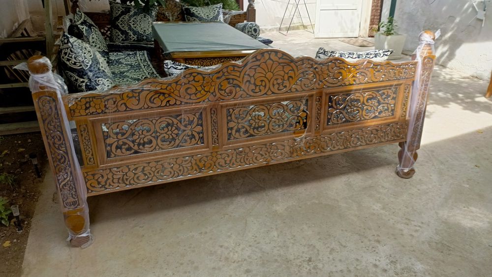 Тапчан из ореха новый ручная работа