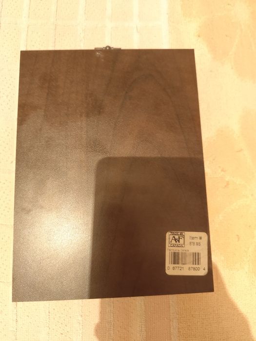 Настенная ключица (вешалка для ключей)).