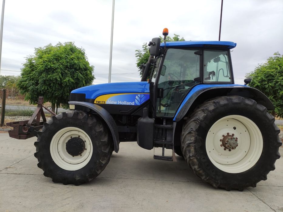 New Holland TM175