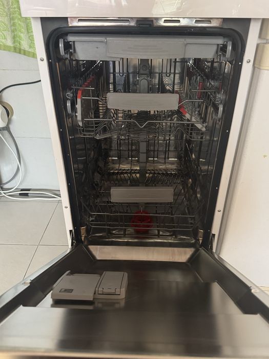 Продавам съдомиялна Sharp QW-NS22F47EW за ремонт