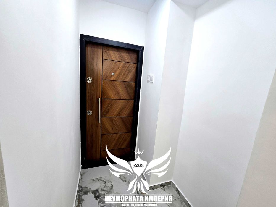 Продавам двустаен апартамент с площ от 40кв.м. на партер с гараж 20кв.м. в град Асеновград квартал Изток