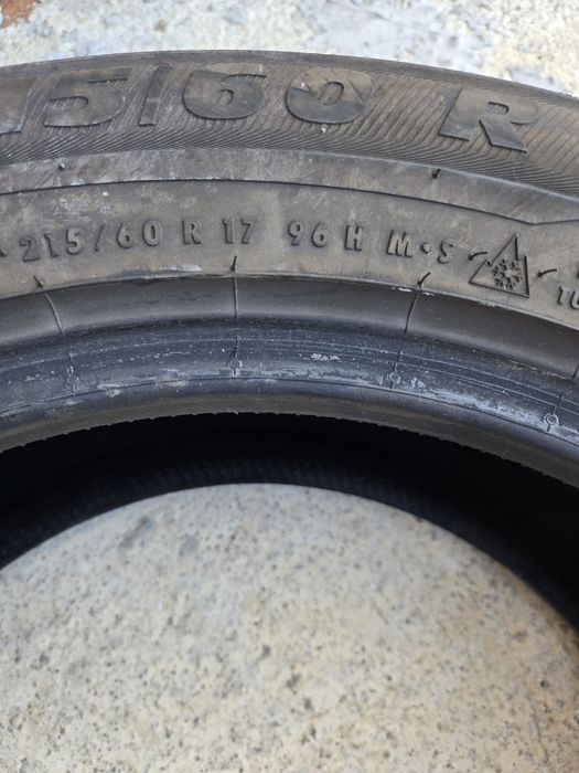 2 бр. Зимни гуми 215.60.17.