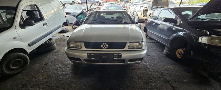 Bara fata Volkswagen VW Polo a 3-a generatie 6N