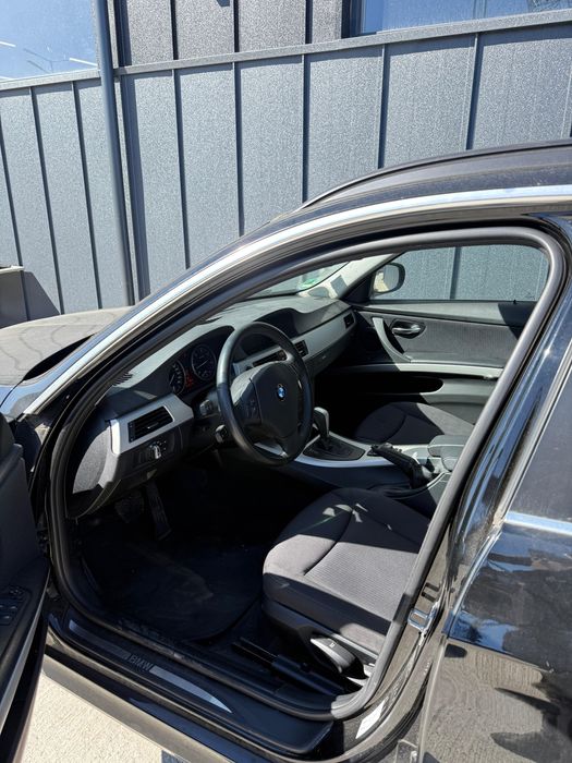 Dezmembrez Bmw E91 325D Automat Bixenon  schwarz 2 cod 668