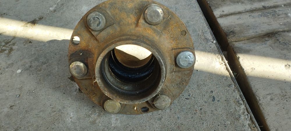 Продам ступицу полуоси Газель