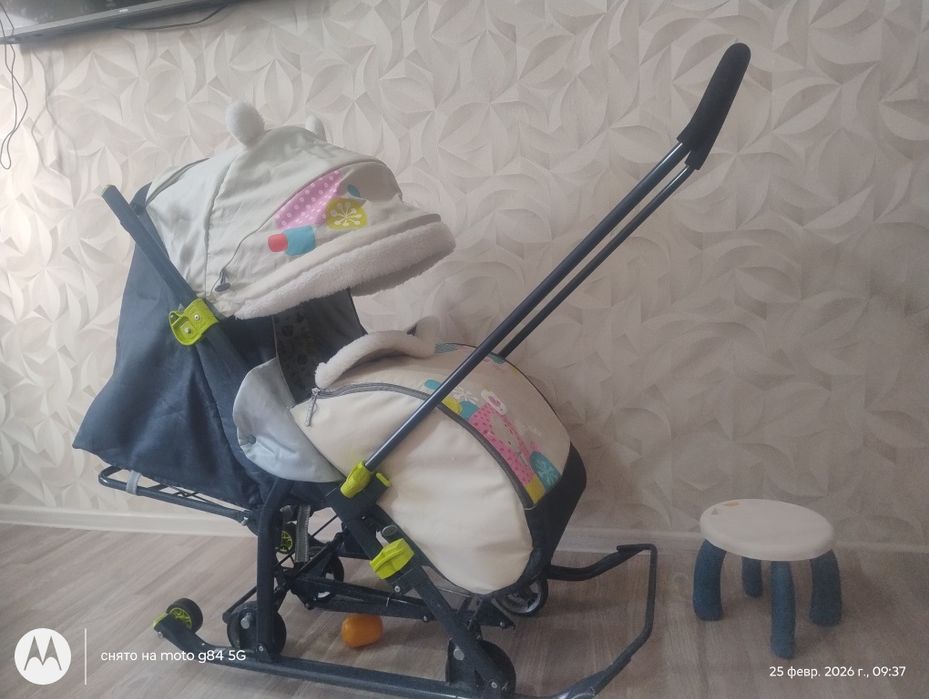 Продам зимние  детский транспорт